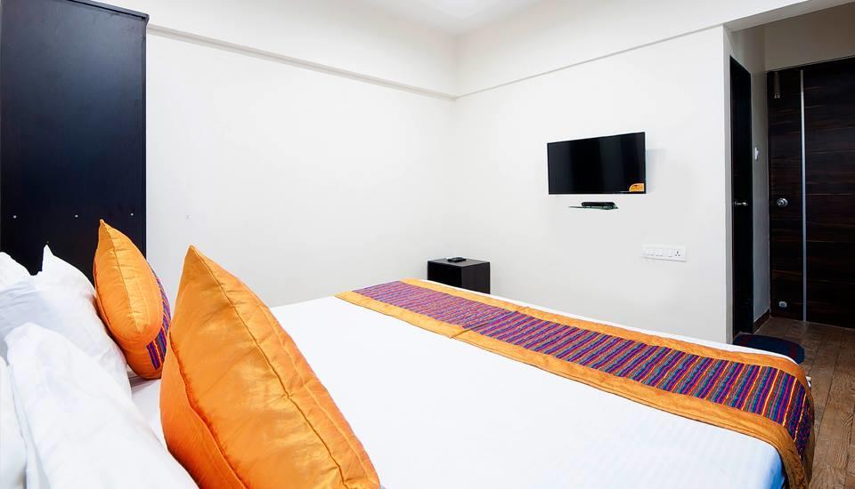 Asian Suites Tulsi Aura ナビムンバイ エクステリア 写真